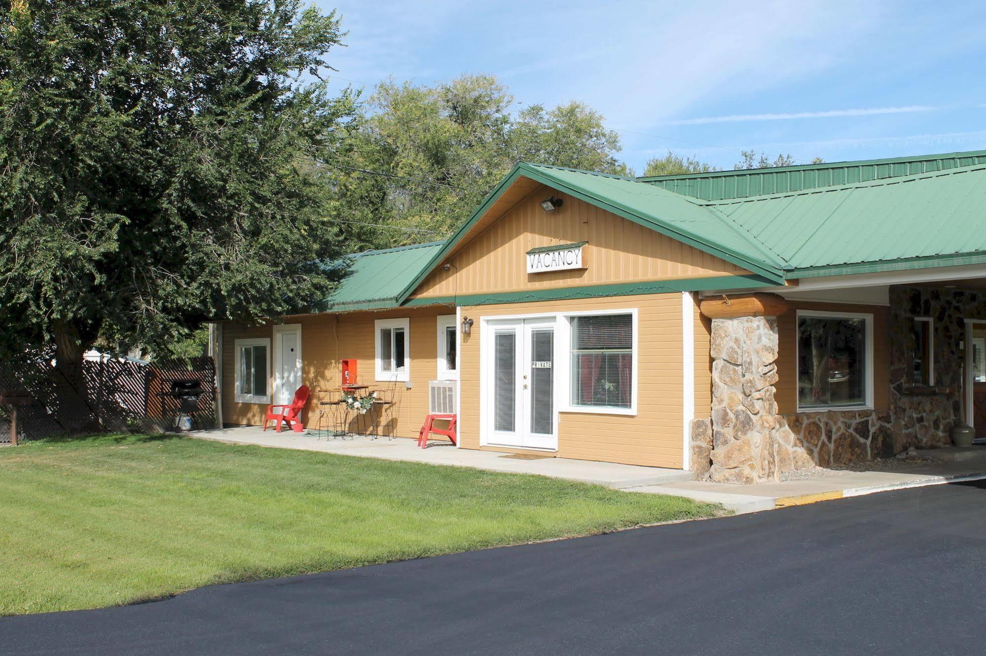 Western Star Inn Райфл Экстерьер фото