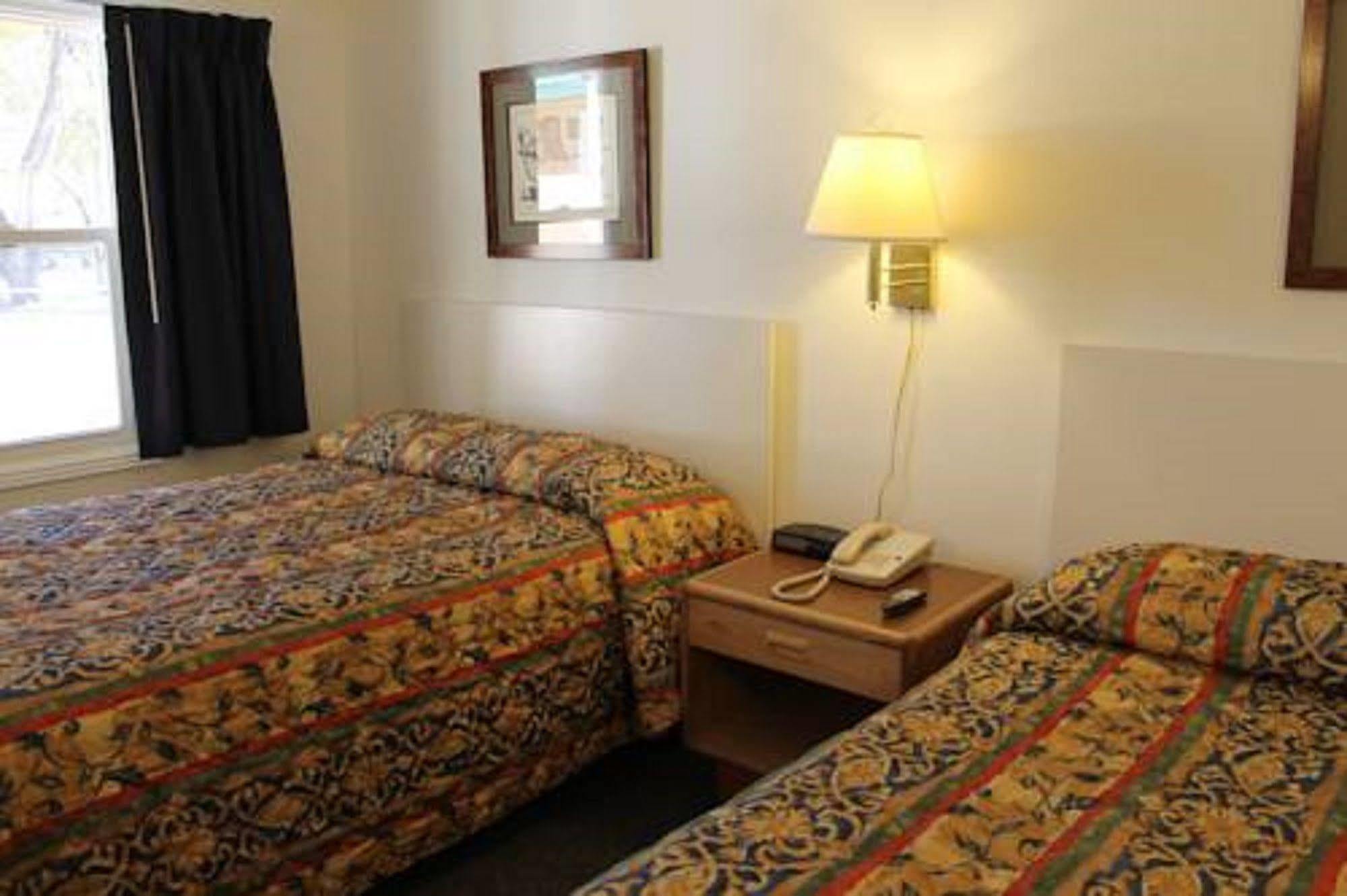 Western Star Inn Райфл Экстерьер фото